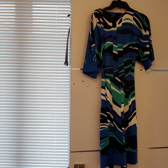 short sleeved bcbg dress with belt - Picture 2 of 3